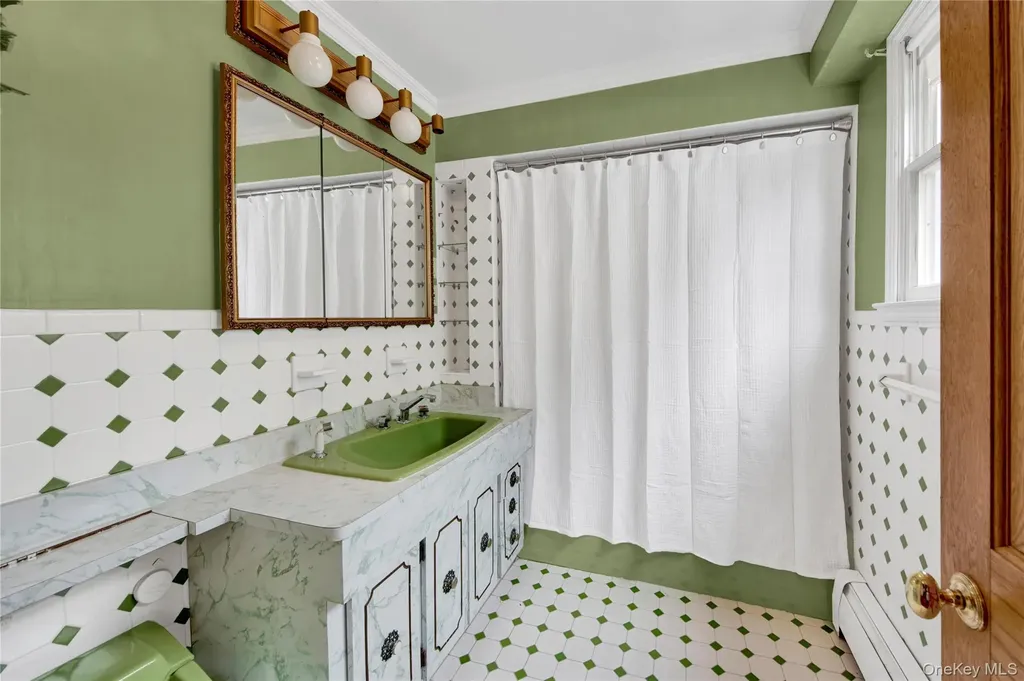 242 E 237th Street Bronx NY 10470