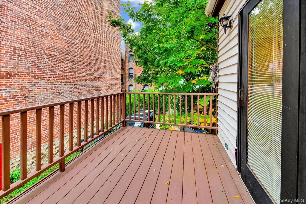 242 E 237th Street Bronx NY 10470