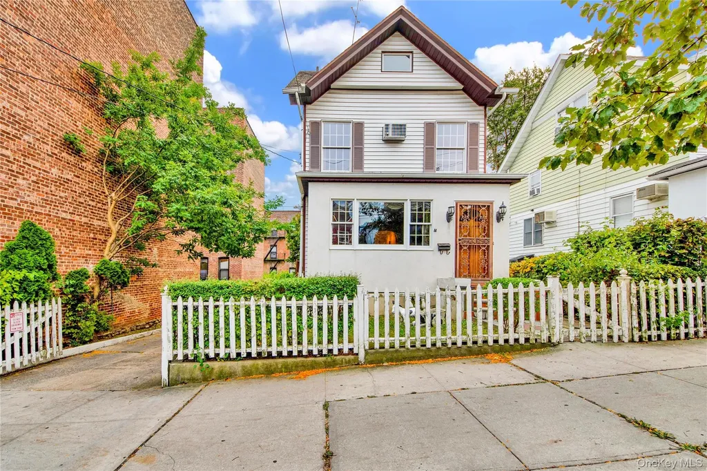242 E 237th Street Bronx NY 10470