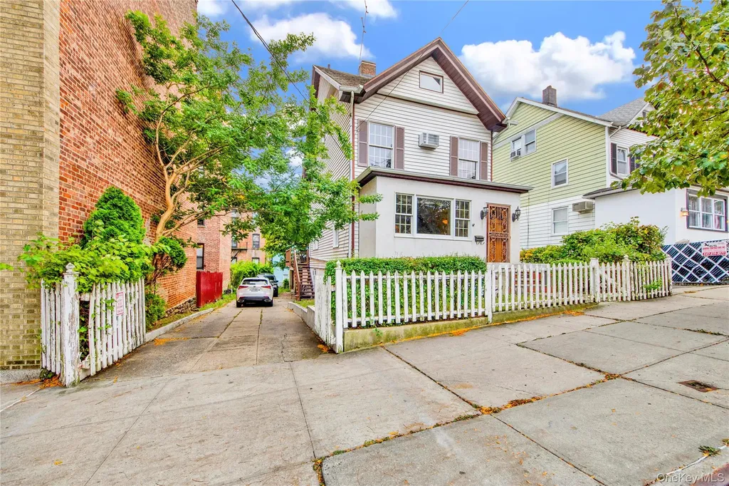 242 E 237th Street Bronx NY 10470
