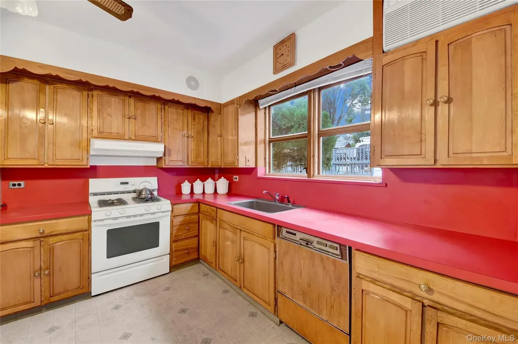 242 E 237th Street Bronx NY 10470