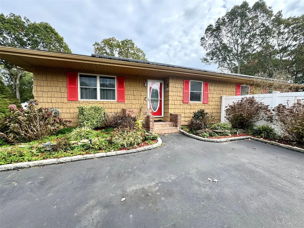 36 Sands Lane Brookhaven NY 11719