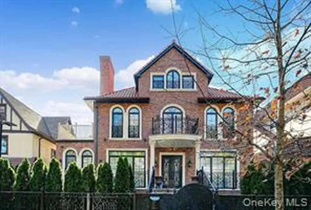 69-36 Dartmouth Street Forest Hills NY 11375