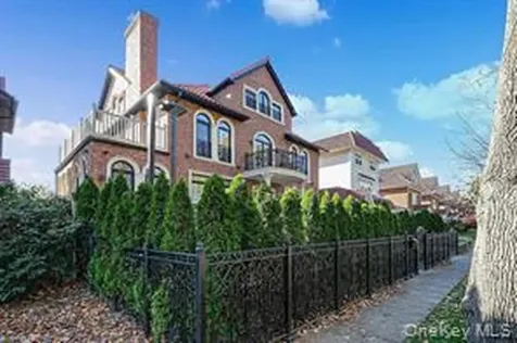 69-36 Dartmouth Street Forest Hills NY 11375