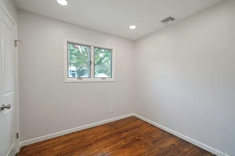 1039 Joselson Avenue Bay Shore NY 11706