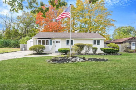 1039 Joselson Avenue Bay Shore NY 11706