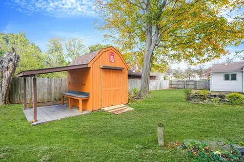 1039 Joselson Avenue Bay Shore NY 11706