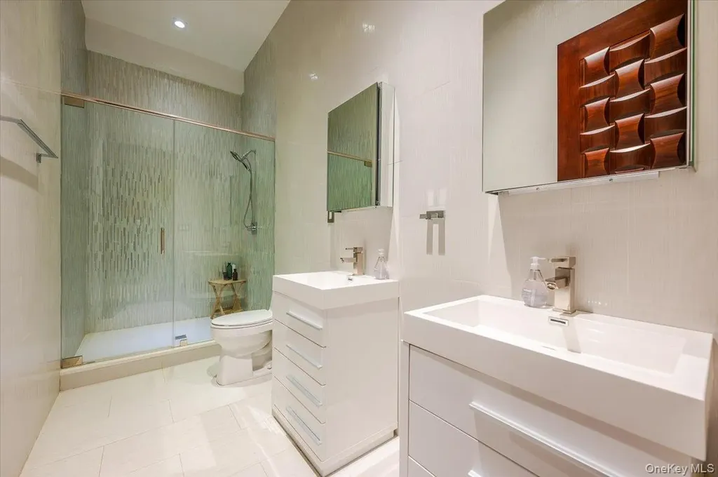 25 Edgewater Lane Great Neck NY 11023
