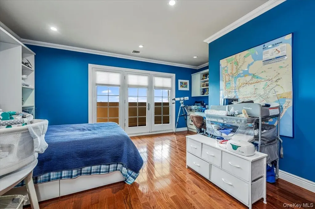 25 Edgewater Lane Great Neck NY 11023