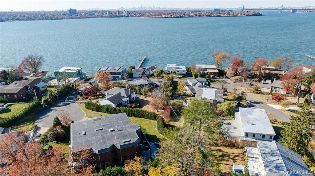 25 Edgewater Lane Great Neck NY 11023