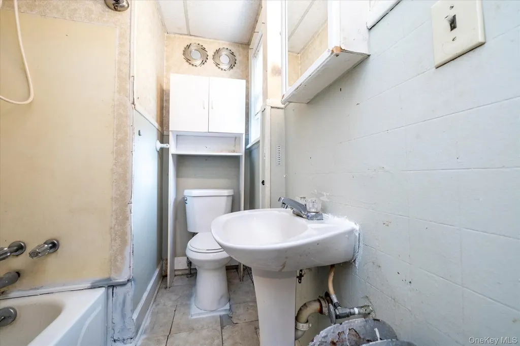 2848 Woods Avenue Oceanside NY 11572