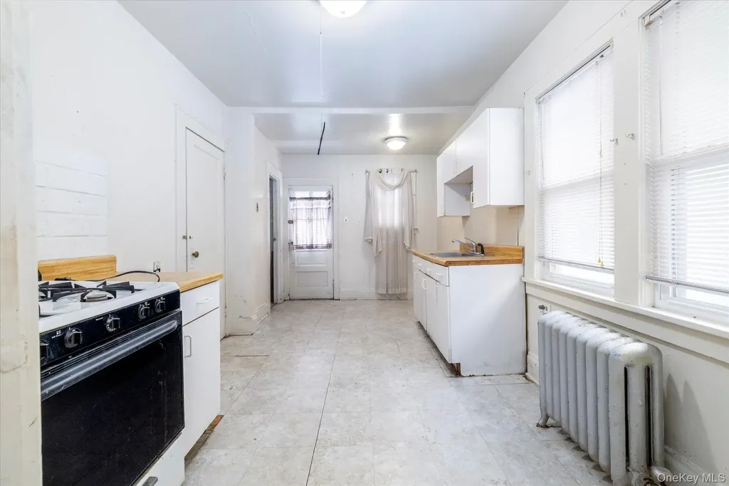 2848 Woods Avenue Oceanside NY 11572