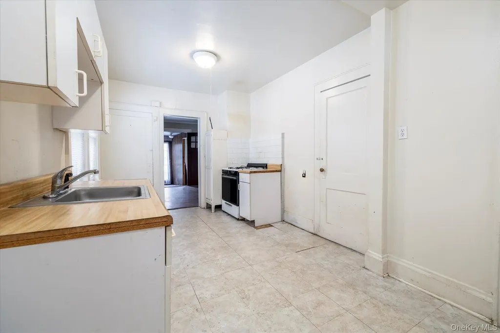 2848 Woods Avenue Oceanside NY 11572