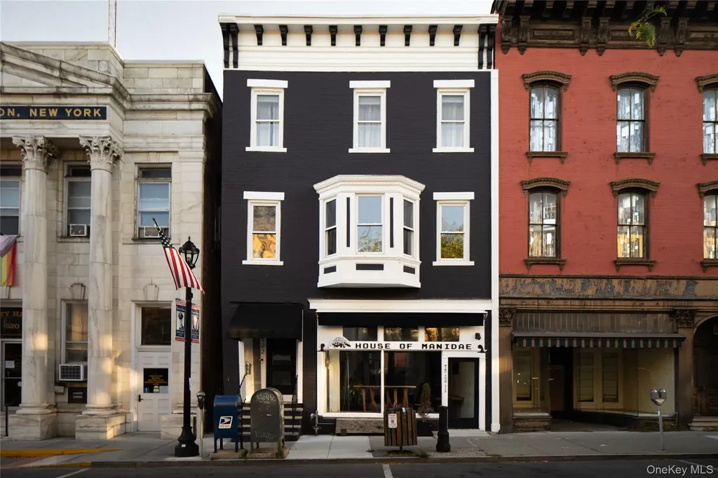 522 Warren Street Hudson NY 12534