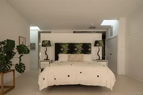 522 Warren Street Hudson NY 12534