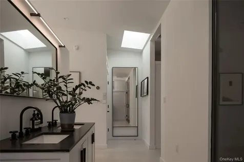 522 Warren Street Hudson NY 12534