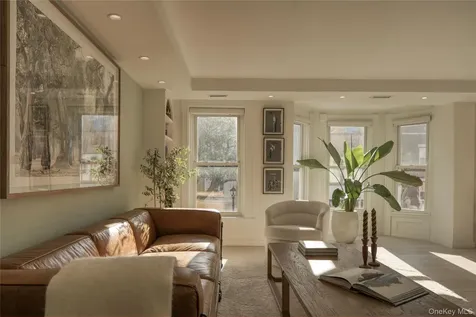 522 Warren Street Hudson NY 12534