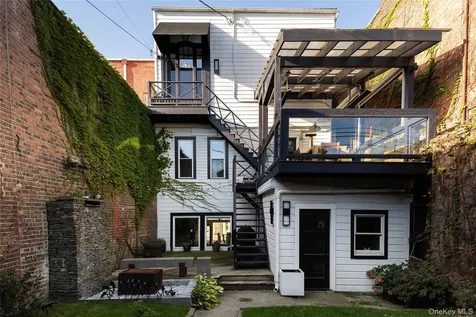 522 Warren Street Hudson NY 12534