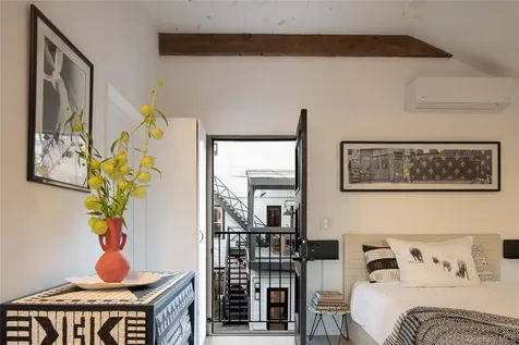 522 Warren Street Hudson NY 12534