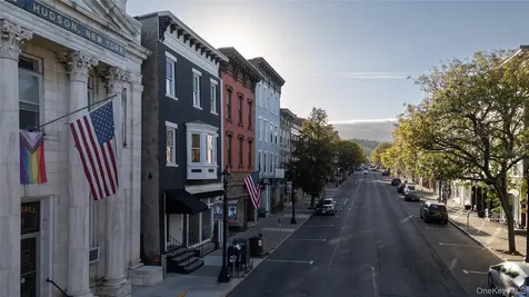 522 Warren Street Hudson NY 12534