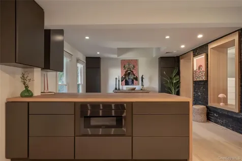 522 Warren Street Hudson NY 12534