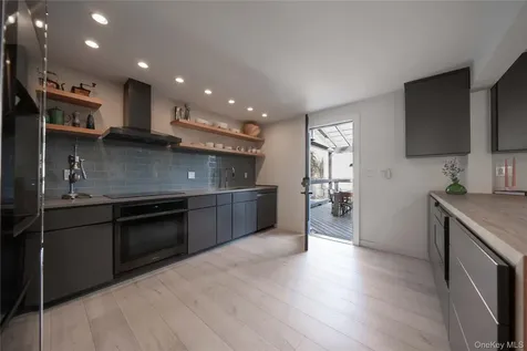 522 Warren Street Hudson NY 12534