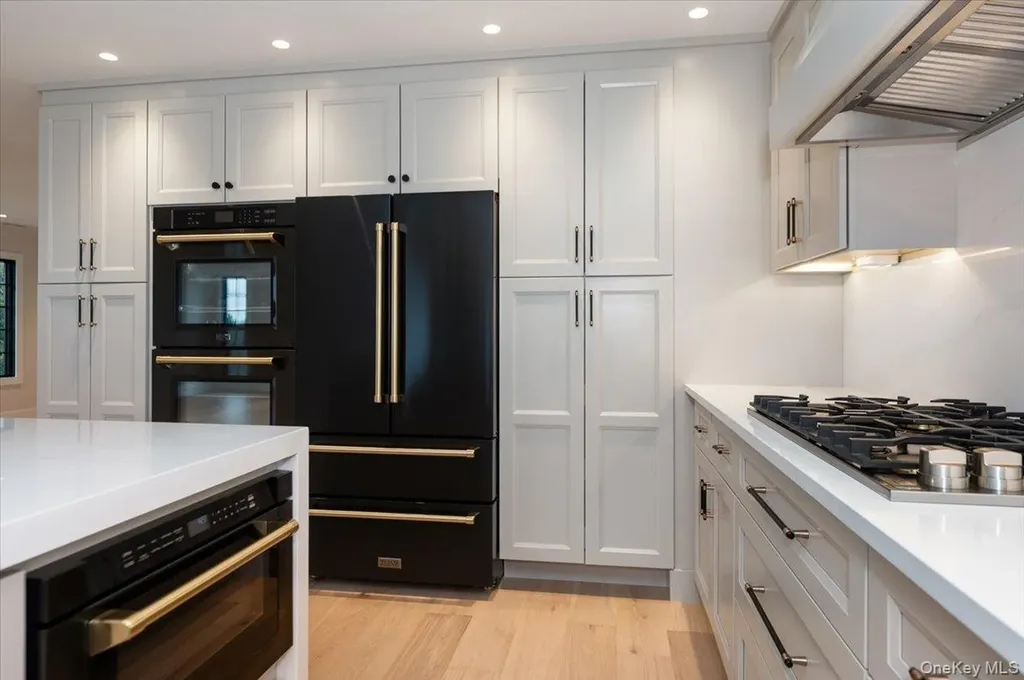 147 W Bayberry Road Islip NY 11751
