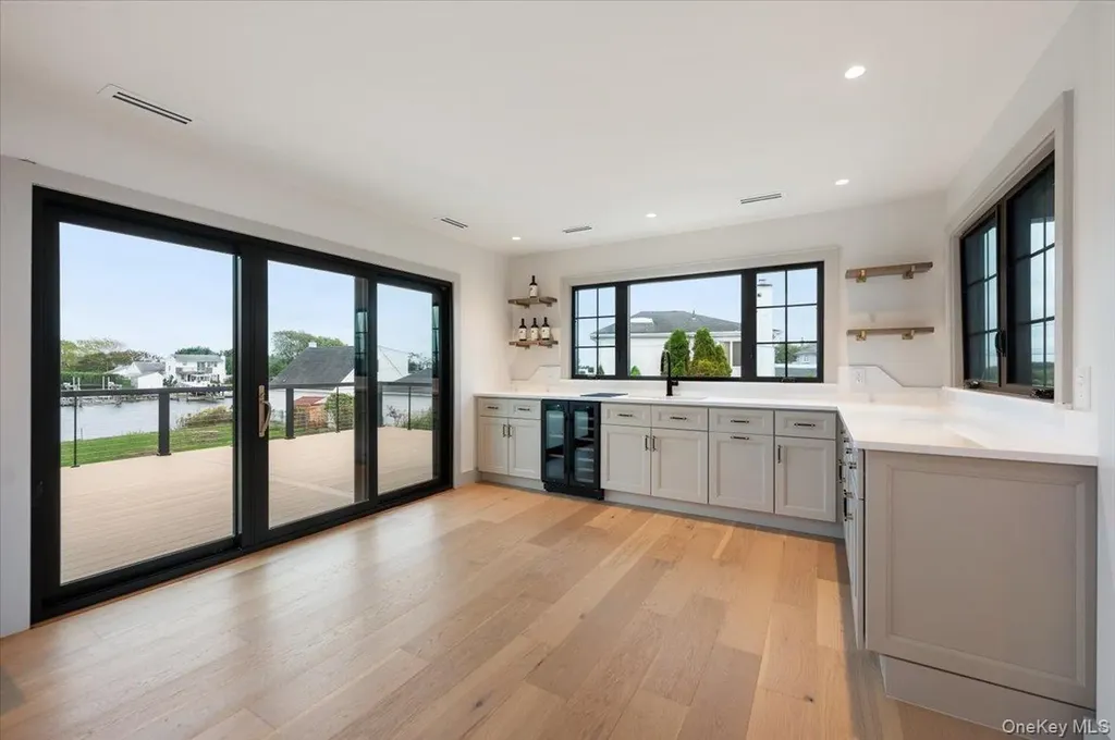 147 W Bayberry Road Islip NY 11751