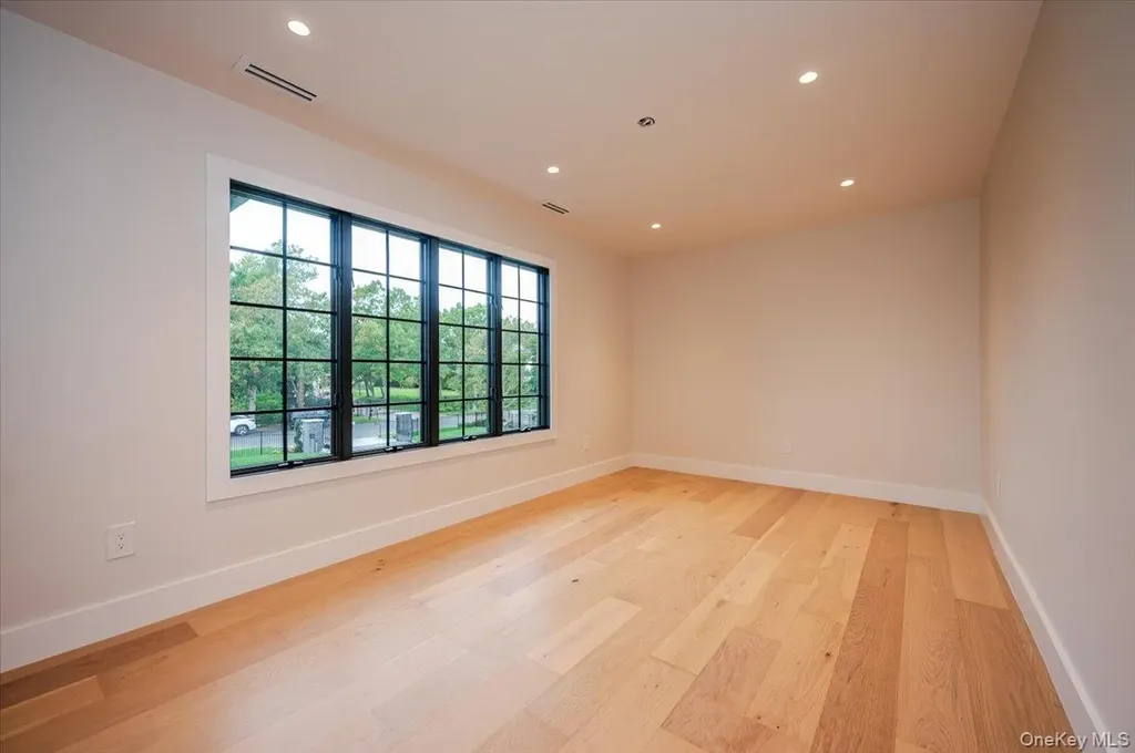 147 W Bayberry Road Islip NY 11751