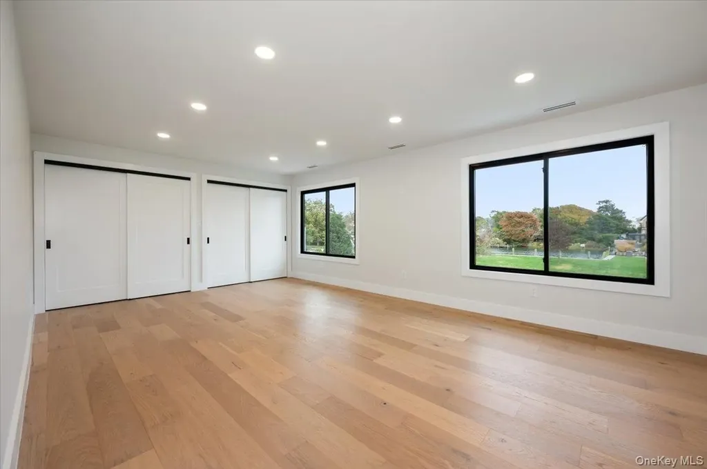 147 W Bayberry Road Islip NY 11751