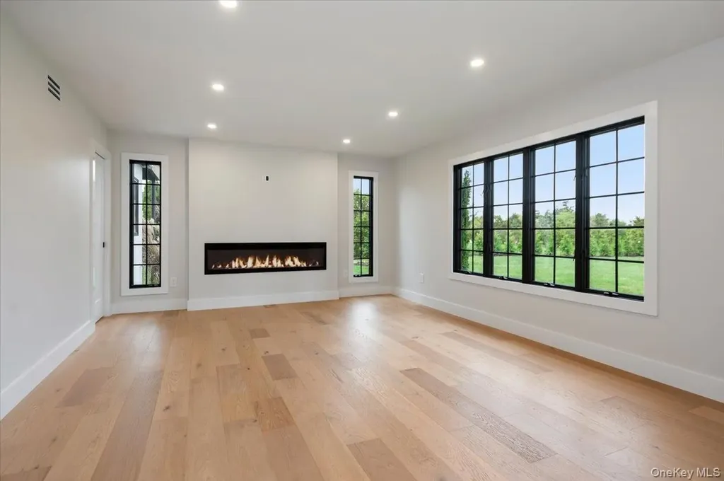 147 W Bayberry Road Islip NY 11751