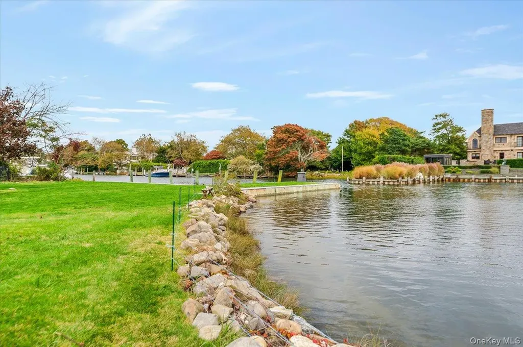 147 W Bayberry Road Islip NY 11751