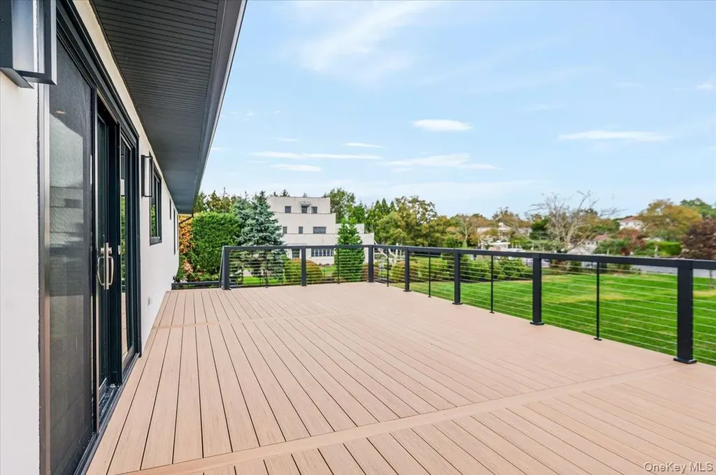 147 W Bayberry Road Islip NY 11751