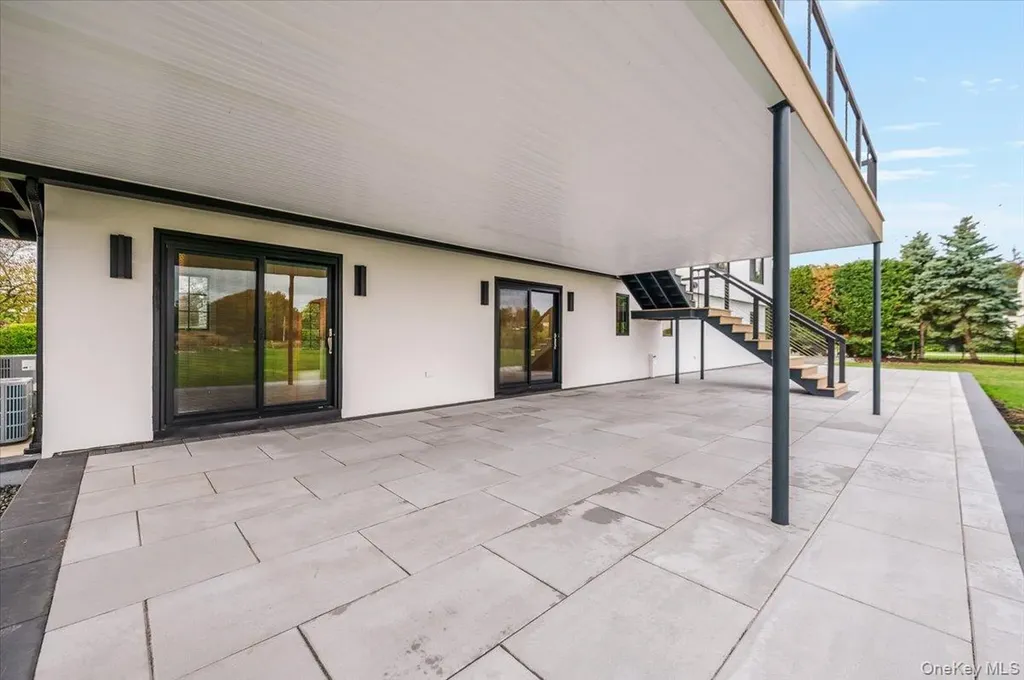 147 W Bayberry Road Islip NY 11751