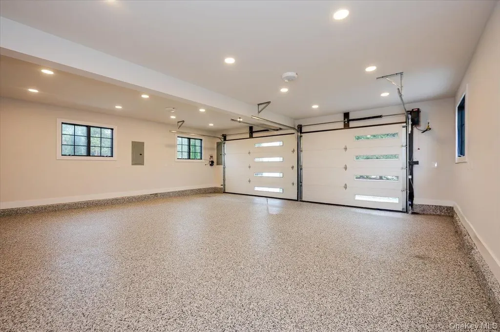 147 W Bayberry Road Islip NY 11751