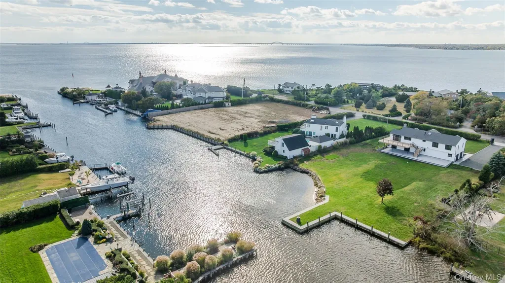 147 W Bayberry Road Islip NY 11751