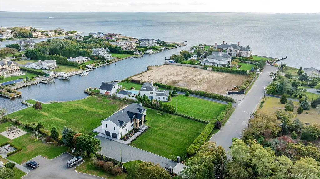 147 W Bayberry Road Islip NY 11751