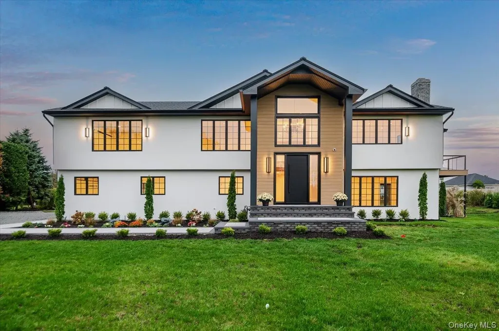 147 W Bayberry Road Islip NY 11751