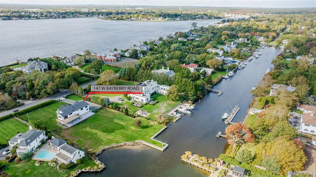 147 W Bayberry Road Islip NY 11751