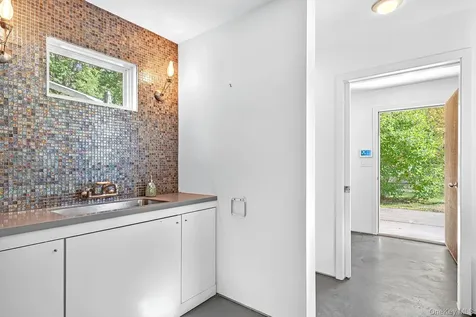 289 Upper Byrdcliffe Road Woodstock NY 12498