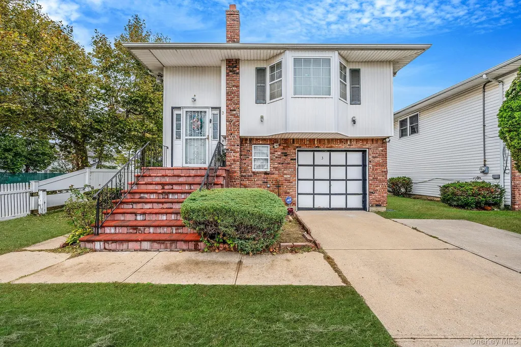 3 Tompkins Place Hempstead NY 11550