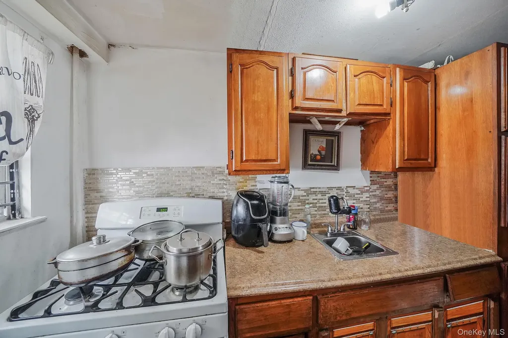 3 Tompkins Place Hempstead NY 11550