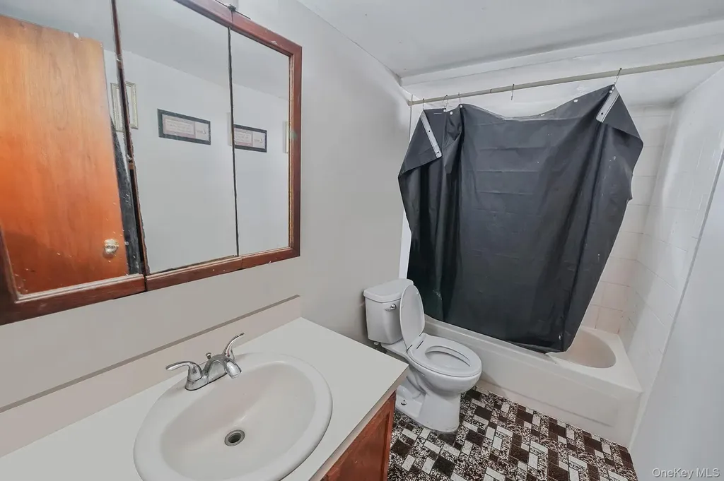 3 Tompkins Place Hempstead NY 11550