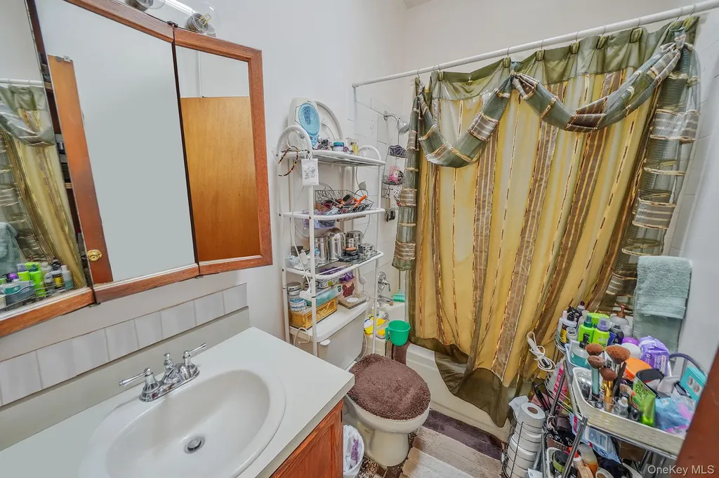 3 Tompkins Place Hempstead NY 11550