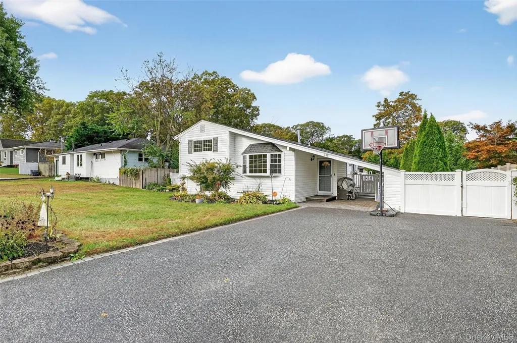 149 Tudor Road Centereach NY 11720