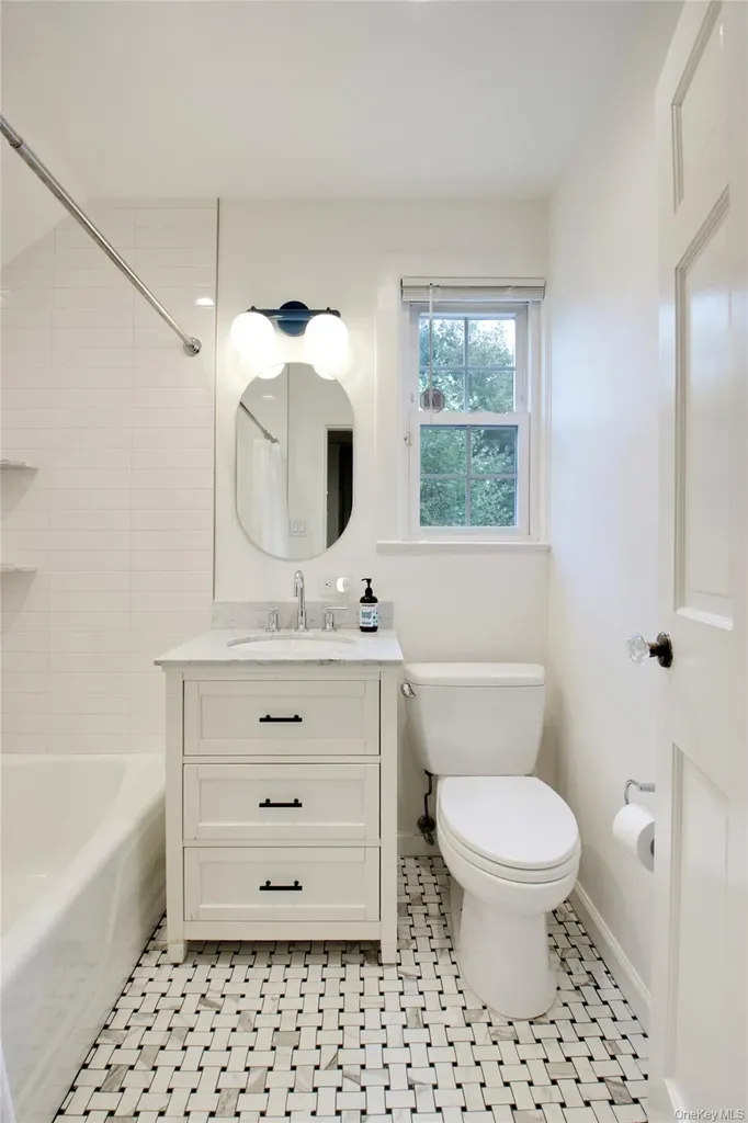 60 Thayer Road Manhasset NY 11030