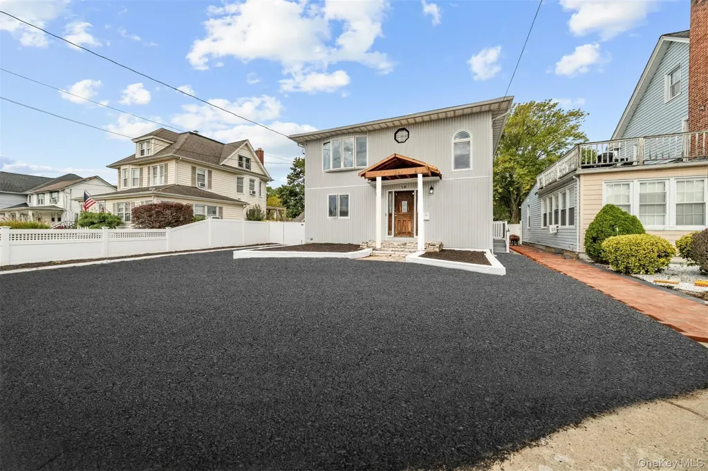 16 Johnson Place Freeport NY 11520