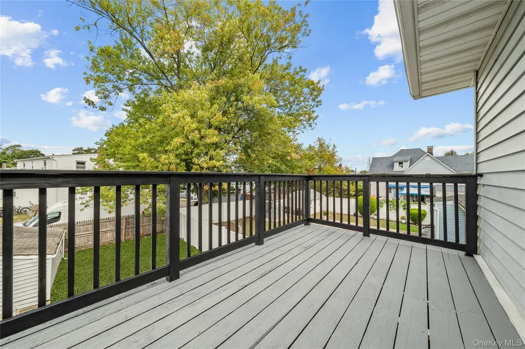 16 Johnson Place Freeport NY 11520