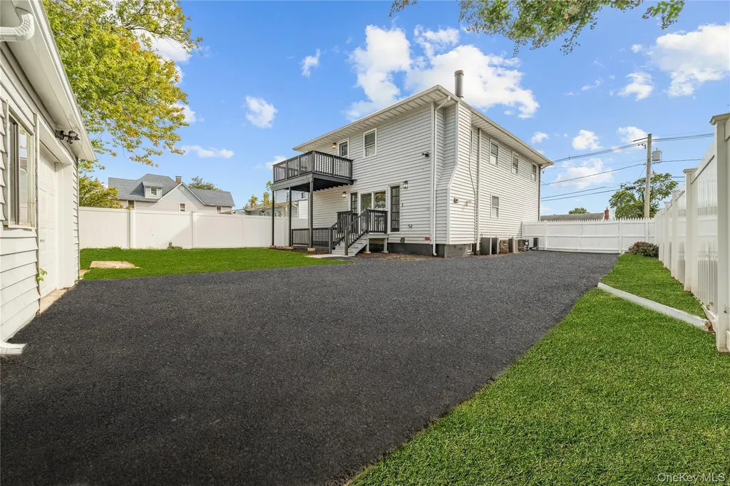 16 Johnson Place Freeport NY 11520