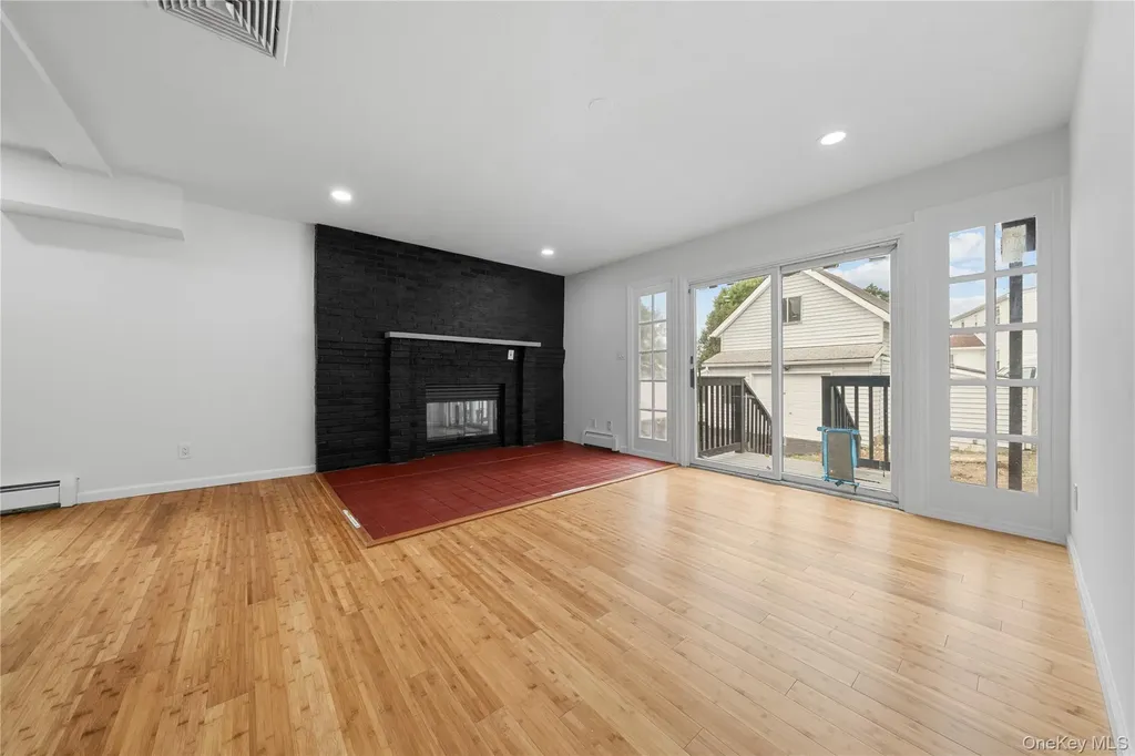 16 Johnson Place Freeport NY 11520
